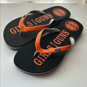 New GWG Girls With Guns Woman's Flip‎ Flops Black with Orange Graphics SIZE 6